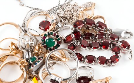 Can You Mix Gold and Silver Jewelry Without Looking Clumsy