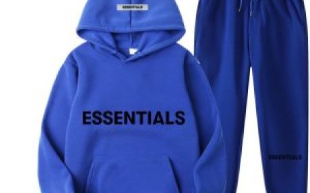 Essential Hoodie with Clean Design for a Modern Casual Look