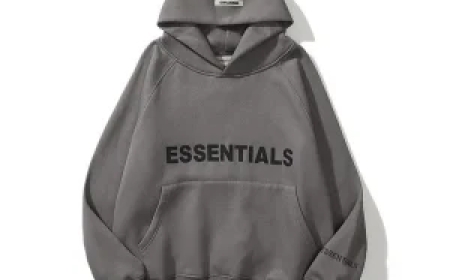 Lightweight Essentials Hoodie – Perfect for All-Day Wear