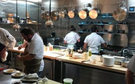 A Complete Guide to Commercial Kitchen Equipment for Startups